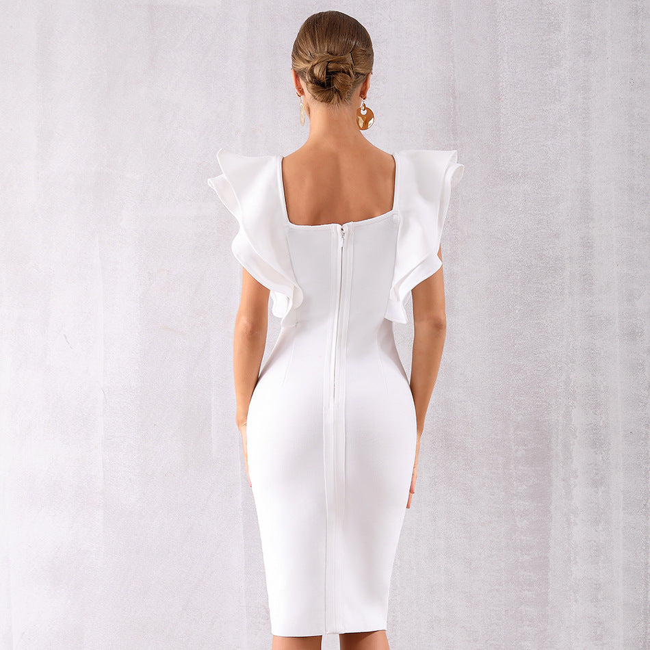 ROBE MOULANTE À VOLANTS