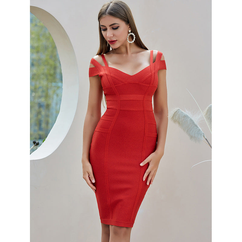 ROBE ROUGE DÉTAILS ASYMÉTRIQUES