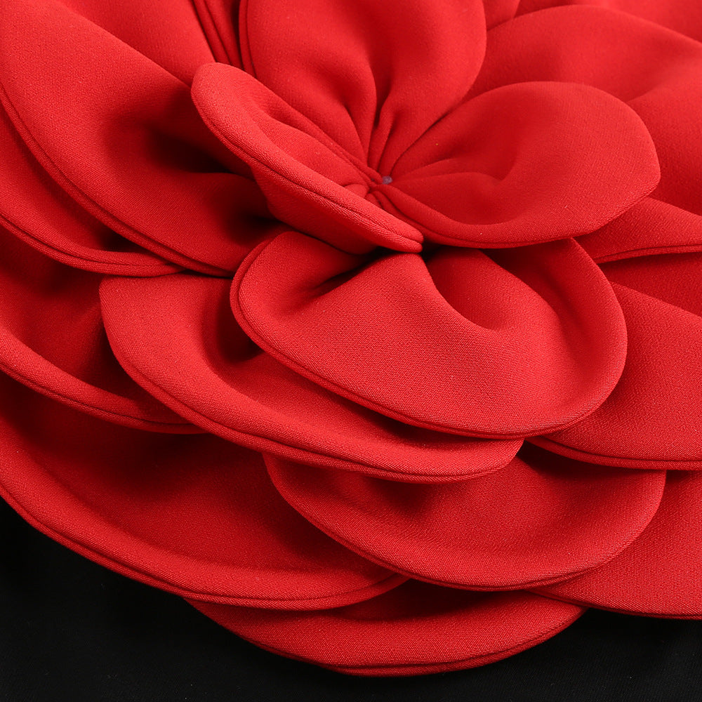 ROBE DE COCKTAIL LONGUE AVEC DÉTAIL ROSE