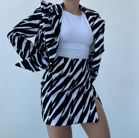 ENSEMBLE VESTE&JUPE MOTIF ZÈBRE
