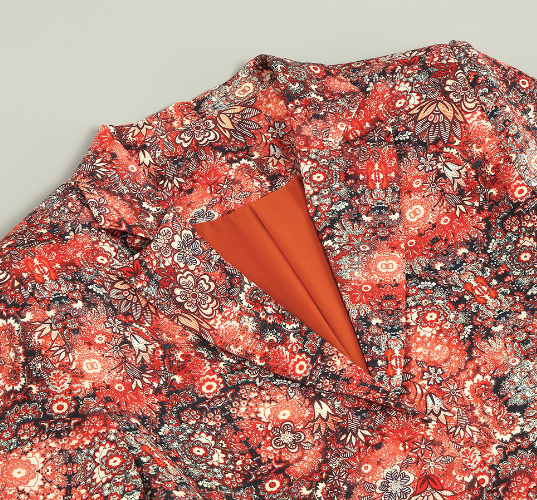 BLAZER IMPRIMÉ FLORAL ROUGE CORAIL DÉTAILS PLUMES