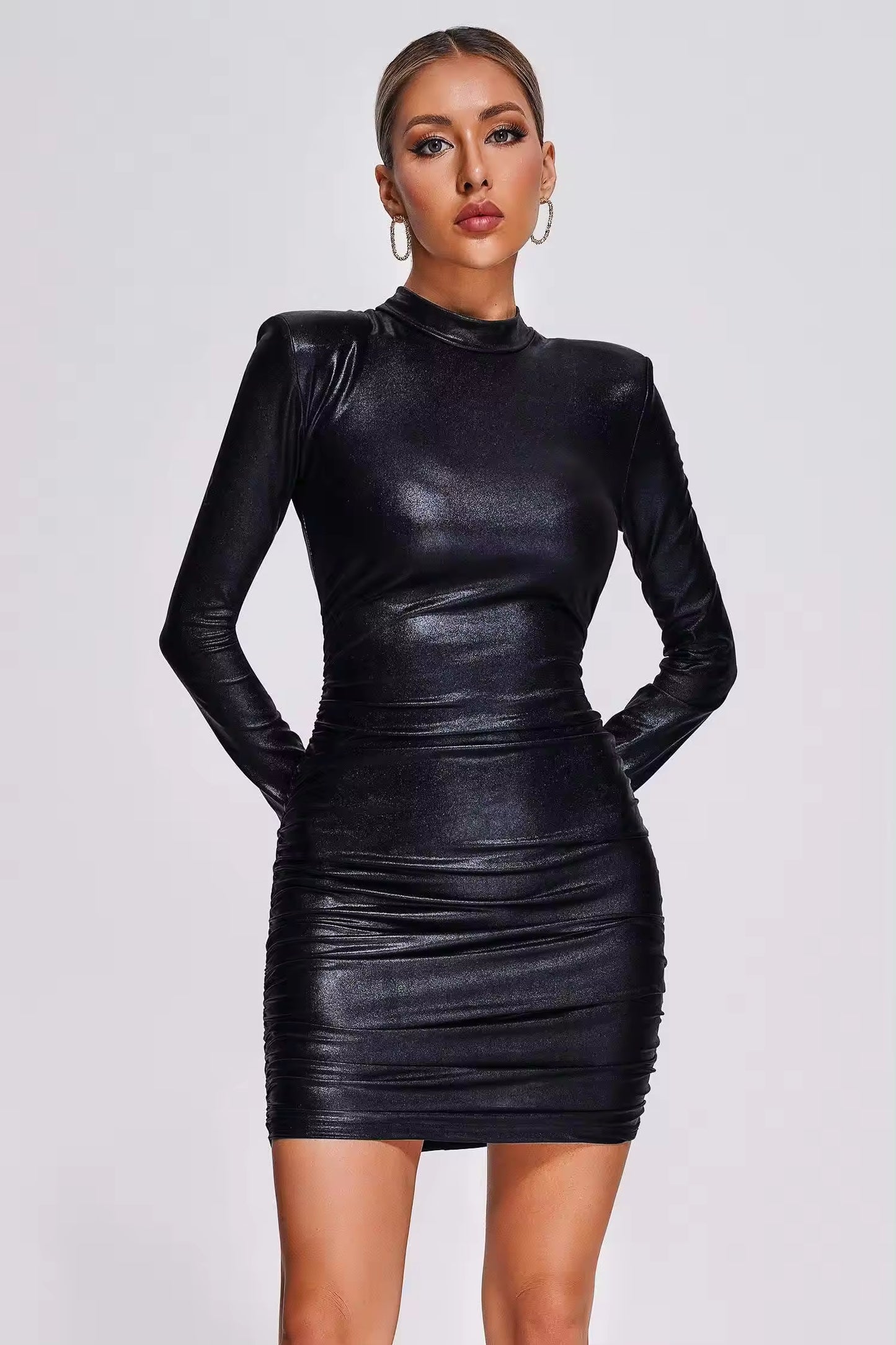 ROBE MOULANTE COURTE MANCHES LONGUES COL MONTANT