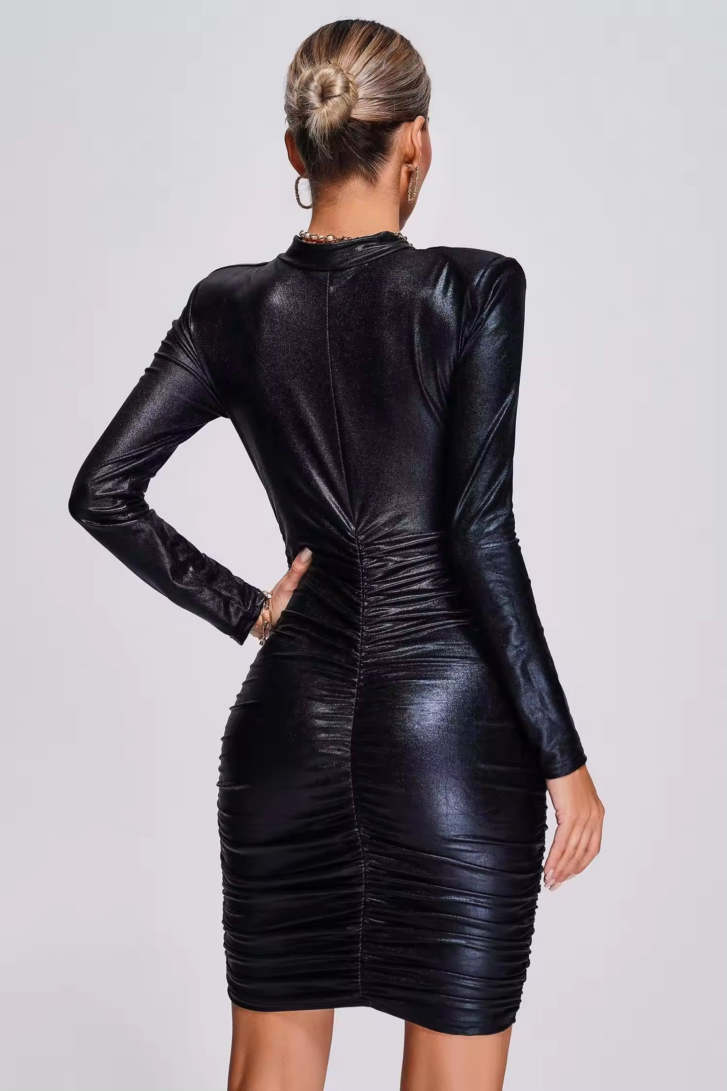 ROBE MOULANTE COURTE MANCHES LONGUES COL MONTANT