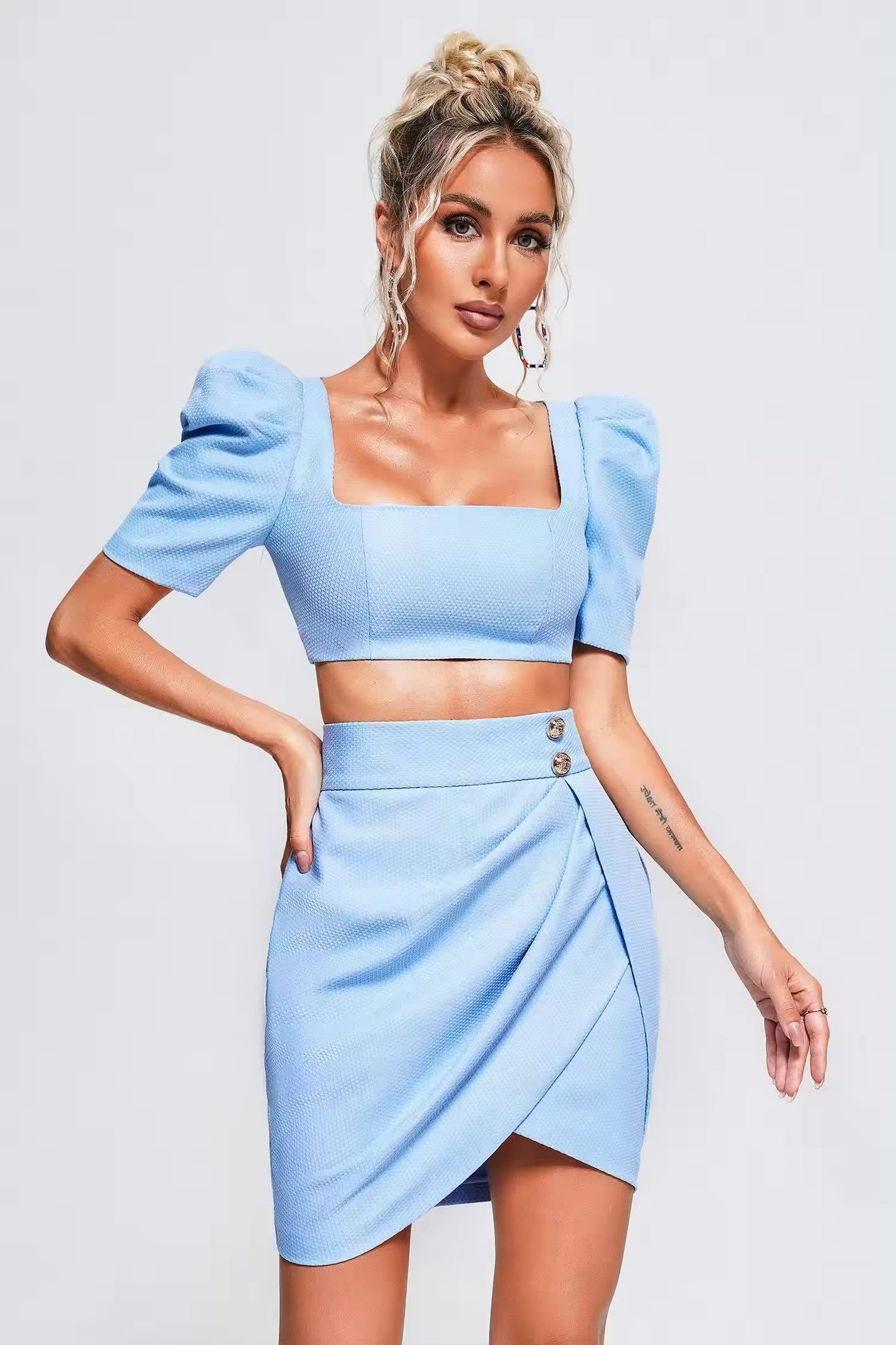 ENSEMBLE TOP MANCHES COURTES & JUPE COURTE