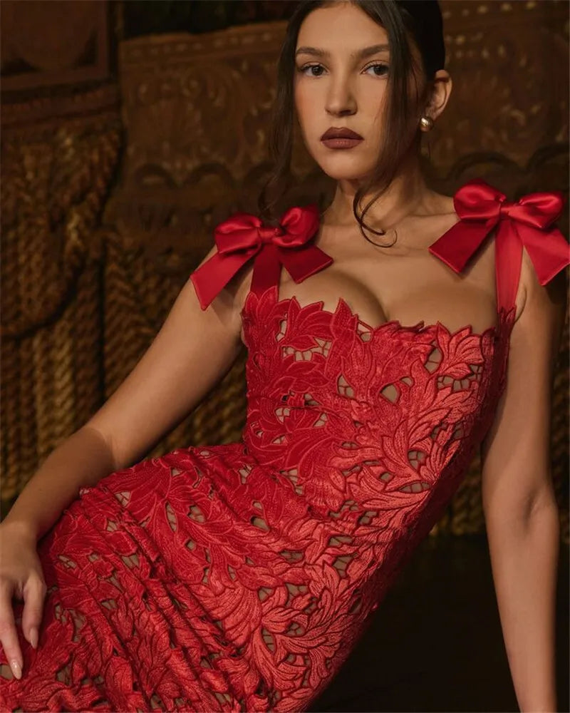 ROBE DE SOIRÉE LONGUE EN DENTELLE À BRETELLES NOUÉES