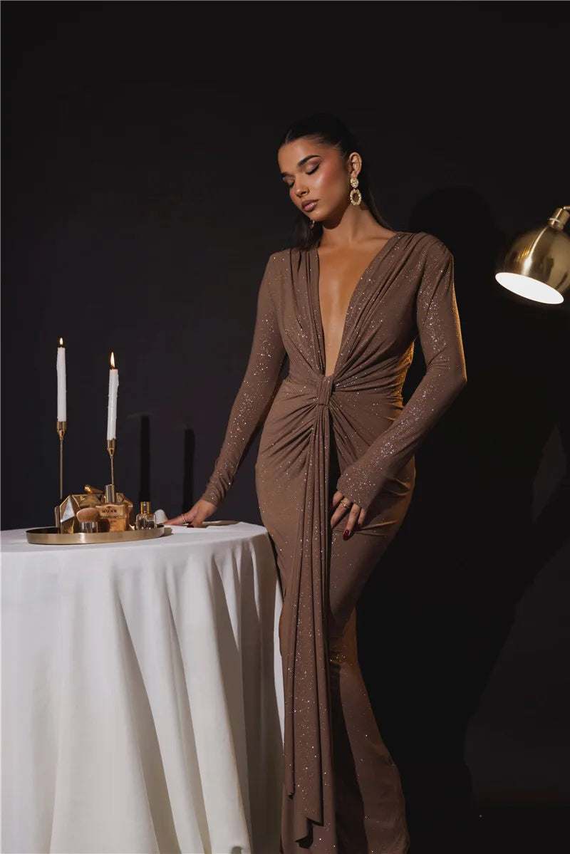 ROBE LONGUE AVEC DÉCOLLETÉ PLONGEANT