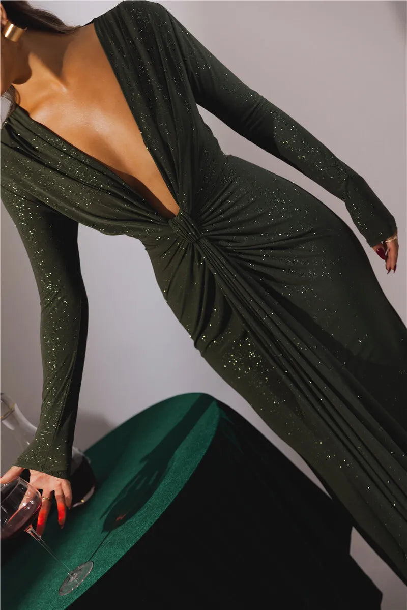 ROBE LONGUE AVEC DÉCOLLETÉ PLONGEANT