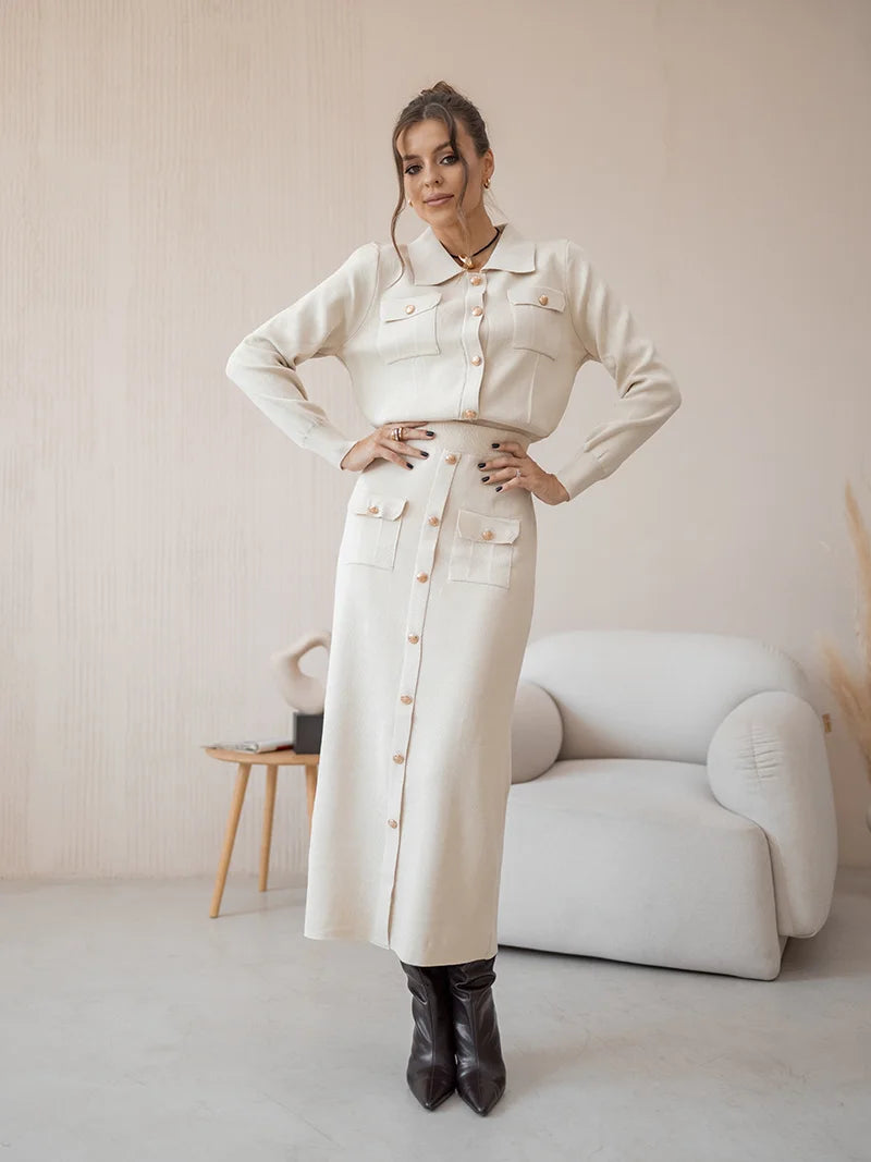 ENSEMBLE GILET ET JUPE TRICOT BOUTONNÉ