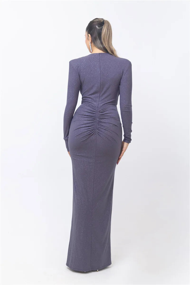 ROBE LONGUE AVEC DÉCOLLETÉ PLONGEANT