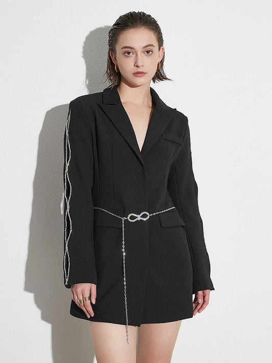 BLAZER NOIR PERLÉE CEINTURE CHAîNE INTÉGRÉE