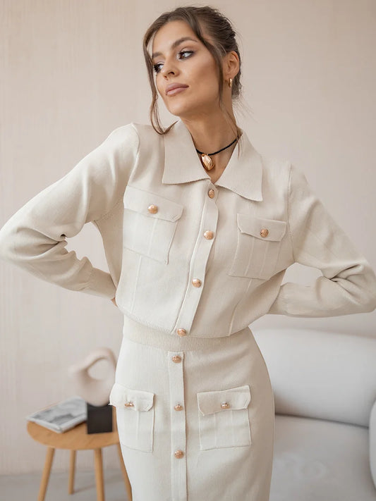 ENSEMBLE GILET ET JUPE TRICOT BOUTONNÉ