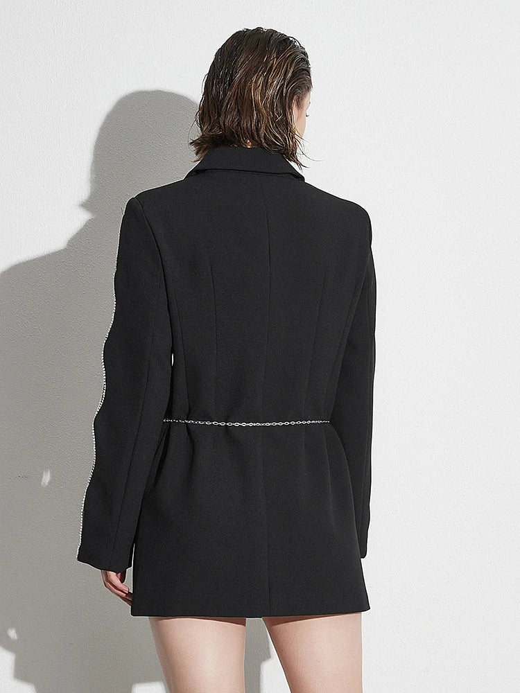 BLAZER NOIR PERLÉE CEINTURE CHAîNE INTÉGRÉE
