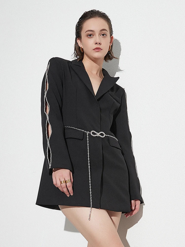 BLAZER NOIR PERLÉE CEINTURE CHAîNE INTÉGRÉE