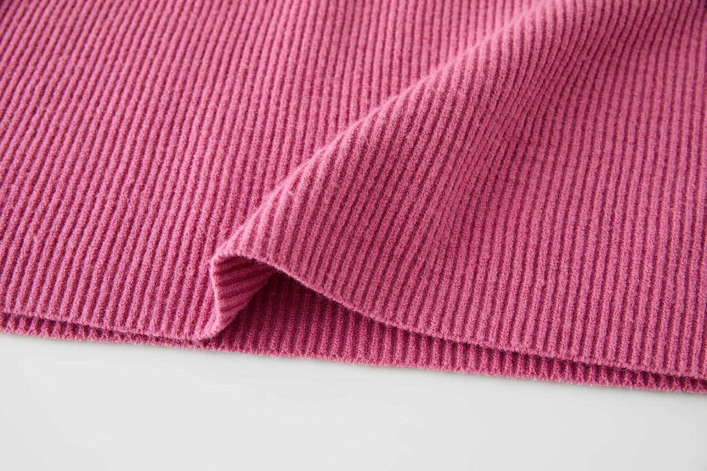 ROBE PULL À LACETS AVEC POMPON ET CAPUCHE