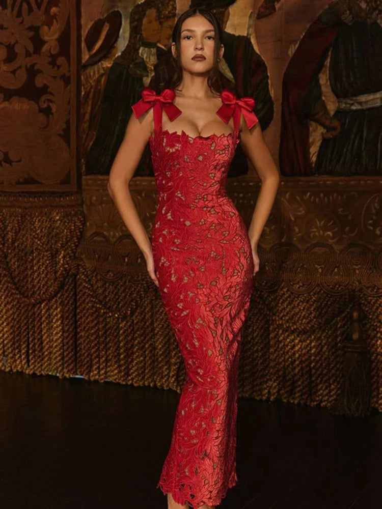 ROBE DE SOIRÉE LONGUE EN DENTELLE À BRETELLES NOUÉES