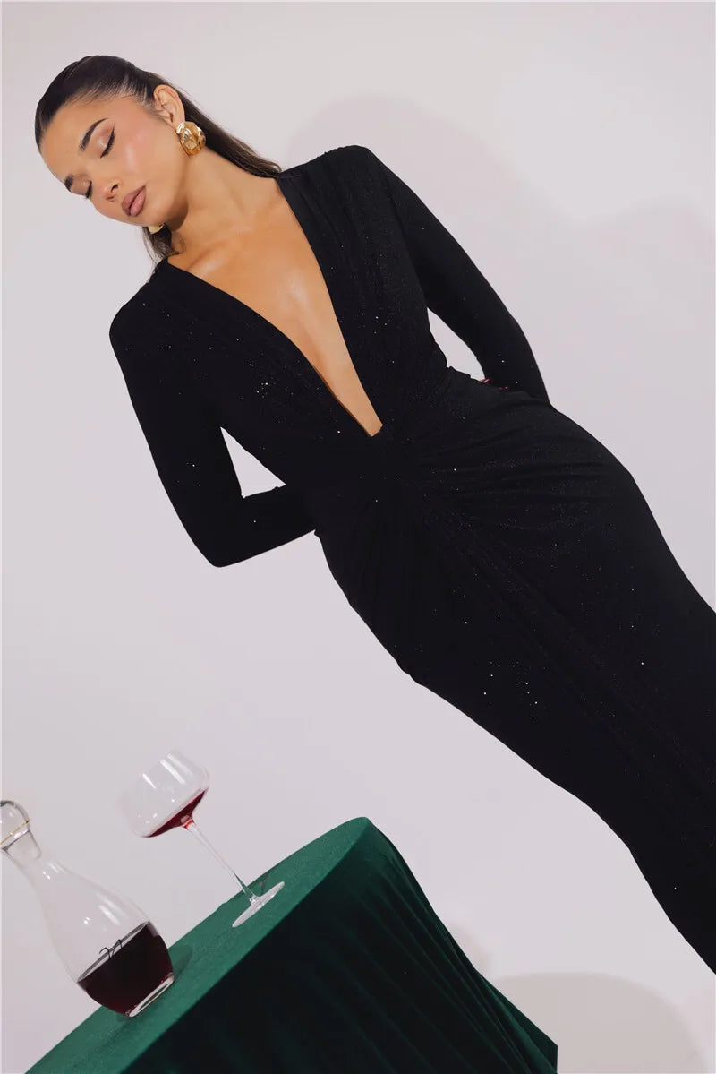 ROBE LONGUE AVEC DÉCOLLETÉ PLONGEANT