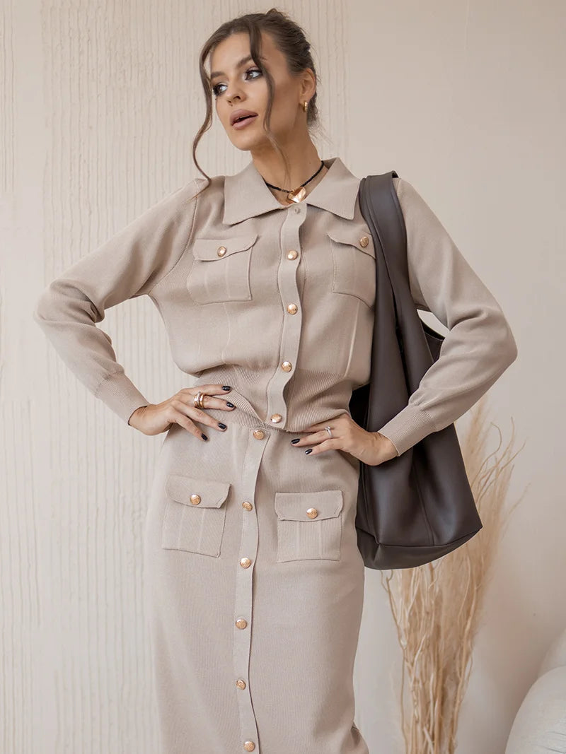 ENSEMBLE GILET ET JUPE TRICOT BOUTONNÉ