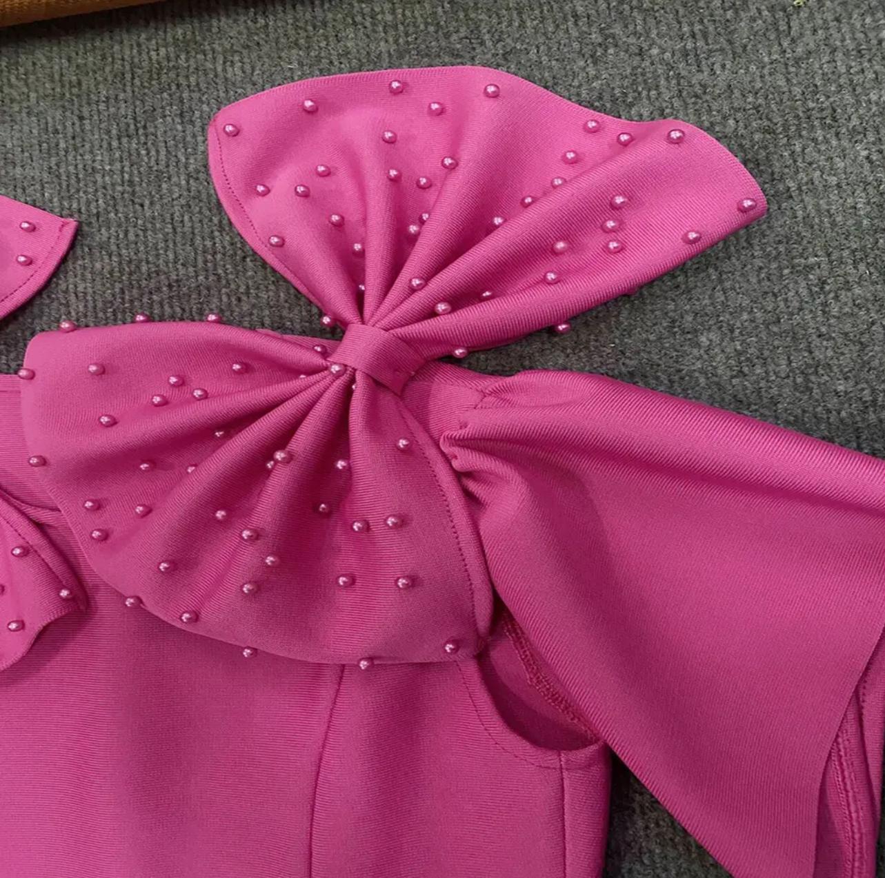 ROBE MOULANTE LONGUE EPAULES PAPILLON