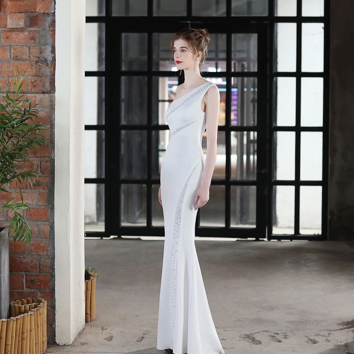 ROBE DE SOIRÉE ASYMÉTRIQUE À STRASS