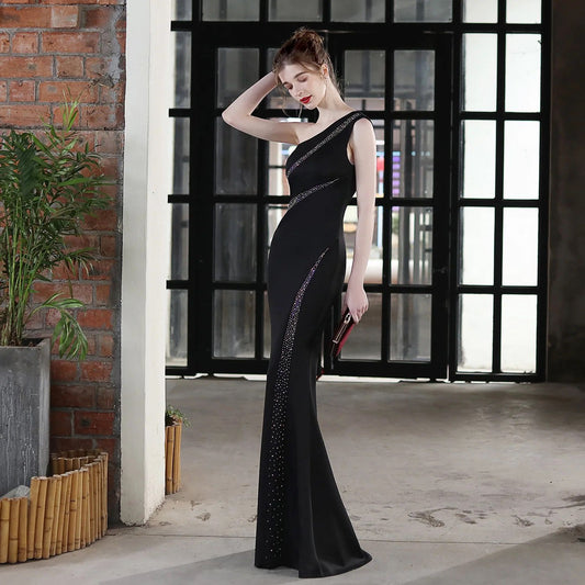 ROBE DE SOIRÉE ASYMÉTRIQUE À STRASS