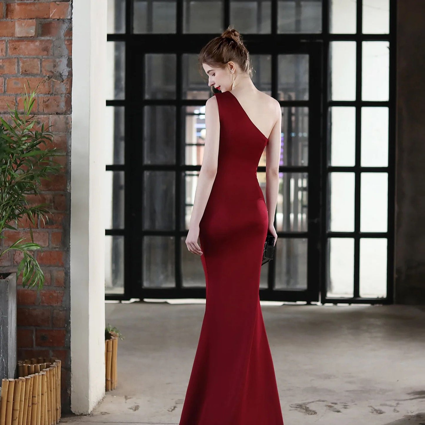 ROBE DE SOIRÉE ASYMÉTRIQUE À STRASS