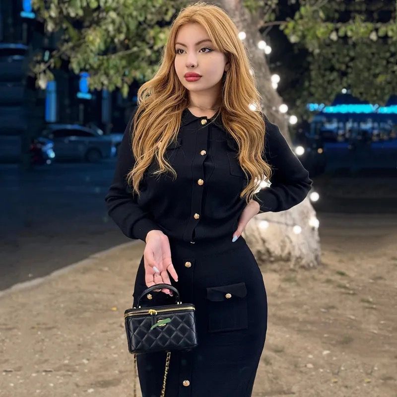 ENSEMBLE GILET ET JUPE TRICOT BOUTONNÉ