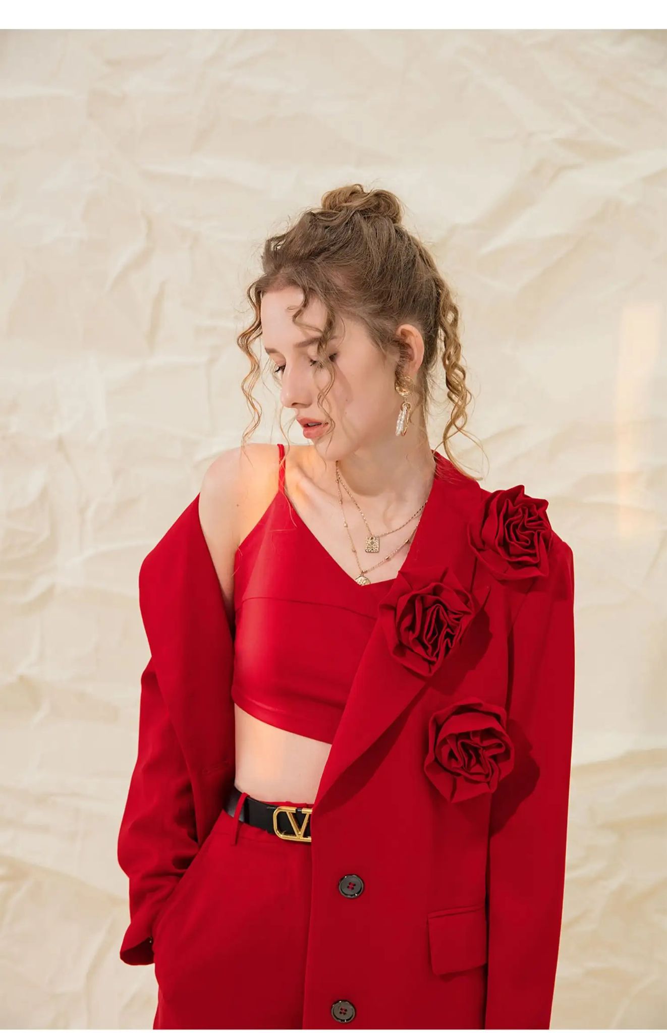BLAZER ROUGE AVEC ROSES 3D