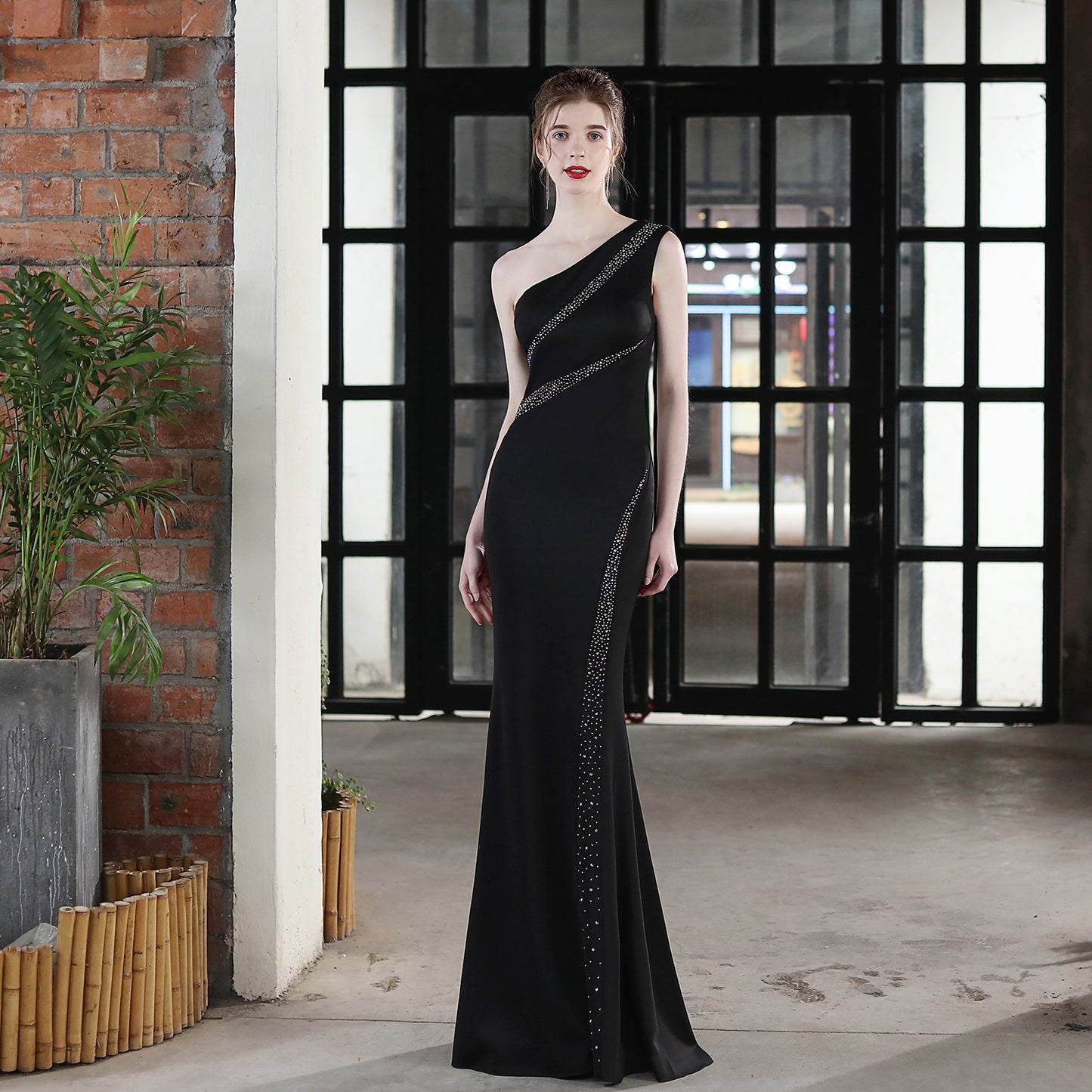ROBE DE SOIRÉE ASYMÉTRIQUE À STRASS