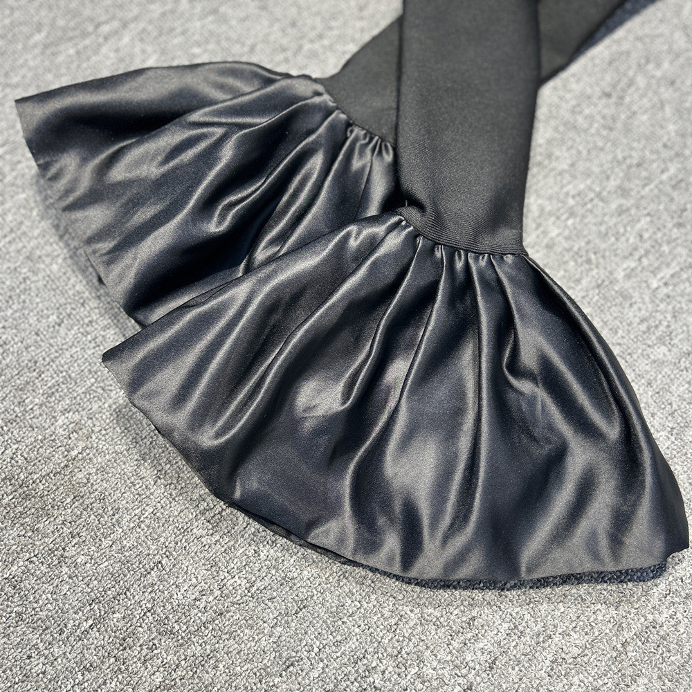 ROBE LONGUE COL MONTANT EN DIAMANT