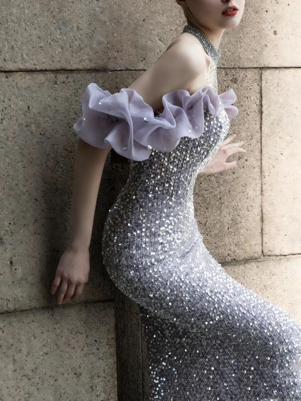ROBE DE SOIRÉE SIRÈNE À SEQUINS ÉPAULES DÉNUDÉES