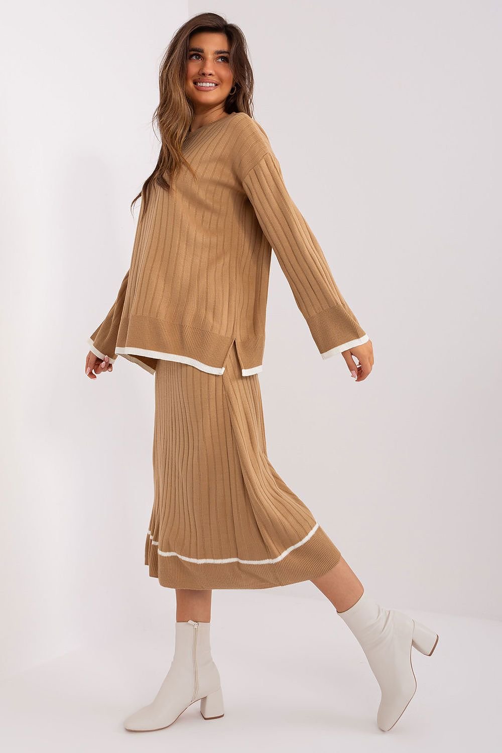 ENSEMBLE PULL & JUPE EN LAINE