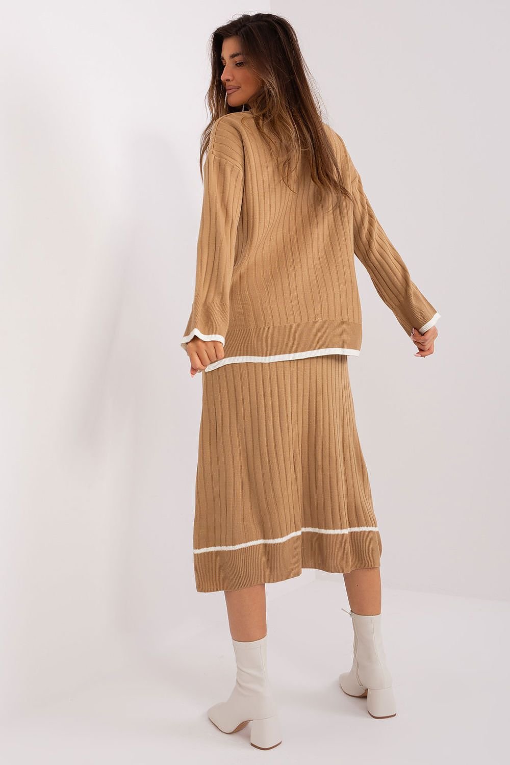 ENSEMBLE PULL & JUPE EN LAINE