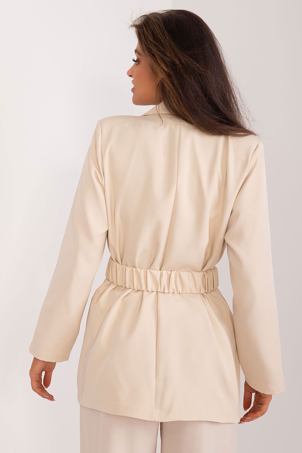 BLAZER AVEC CEINTURE ET FLEUR DÉCORATIVE
