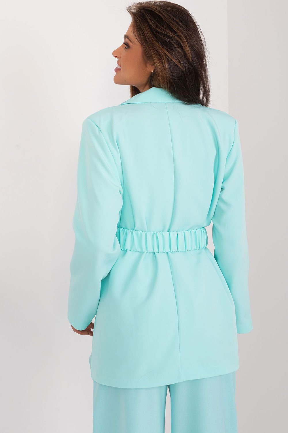 BLAZER AVEC CEINTURE ET FLEUR DÉCORATIVE