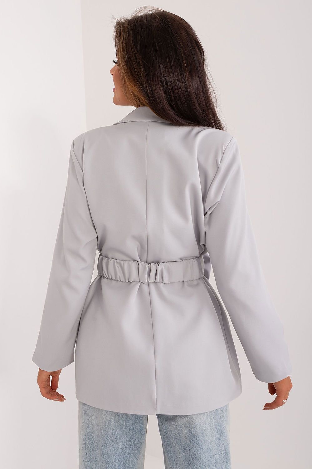 BLAZER AVEC CEINTURE ET FLEUR DÉCORATIVE