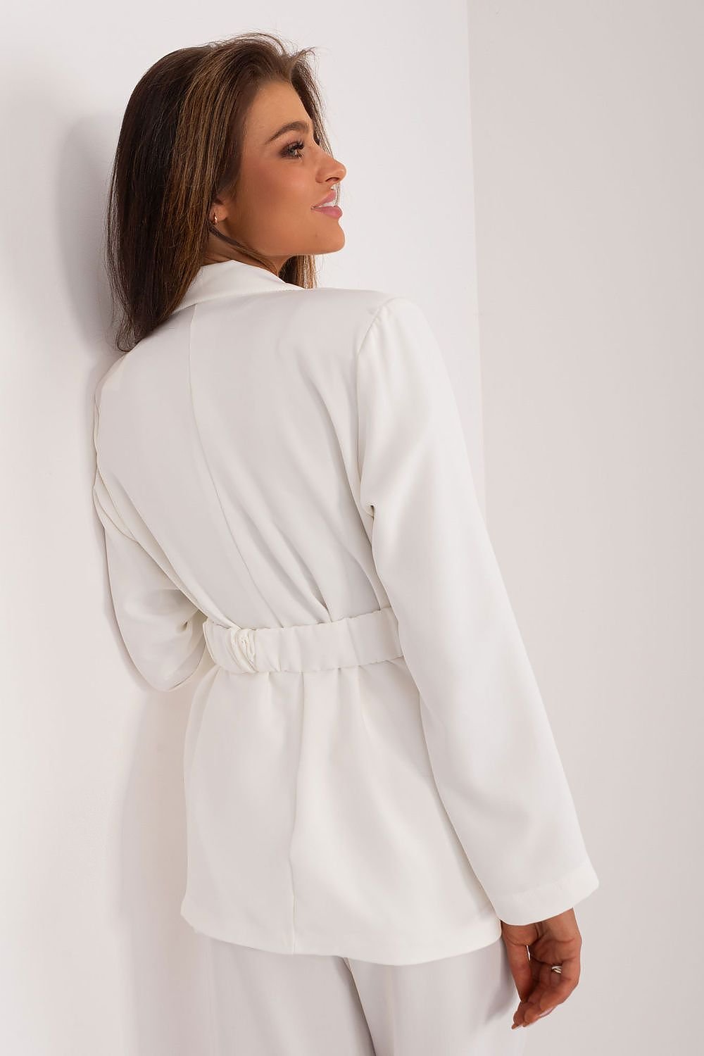 BLAZER AVEC CEINTURE ET FLEUR DÉCORATIVE