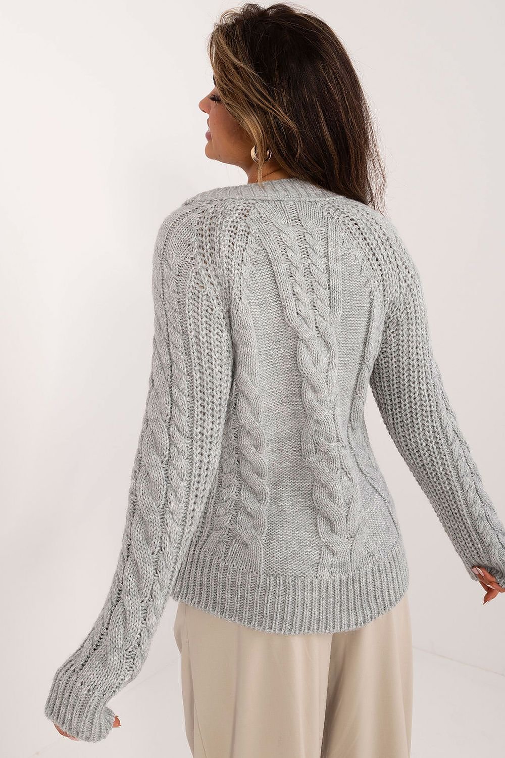PULL EN LAINE AVEC DÉCOUPE