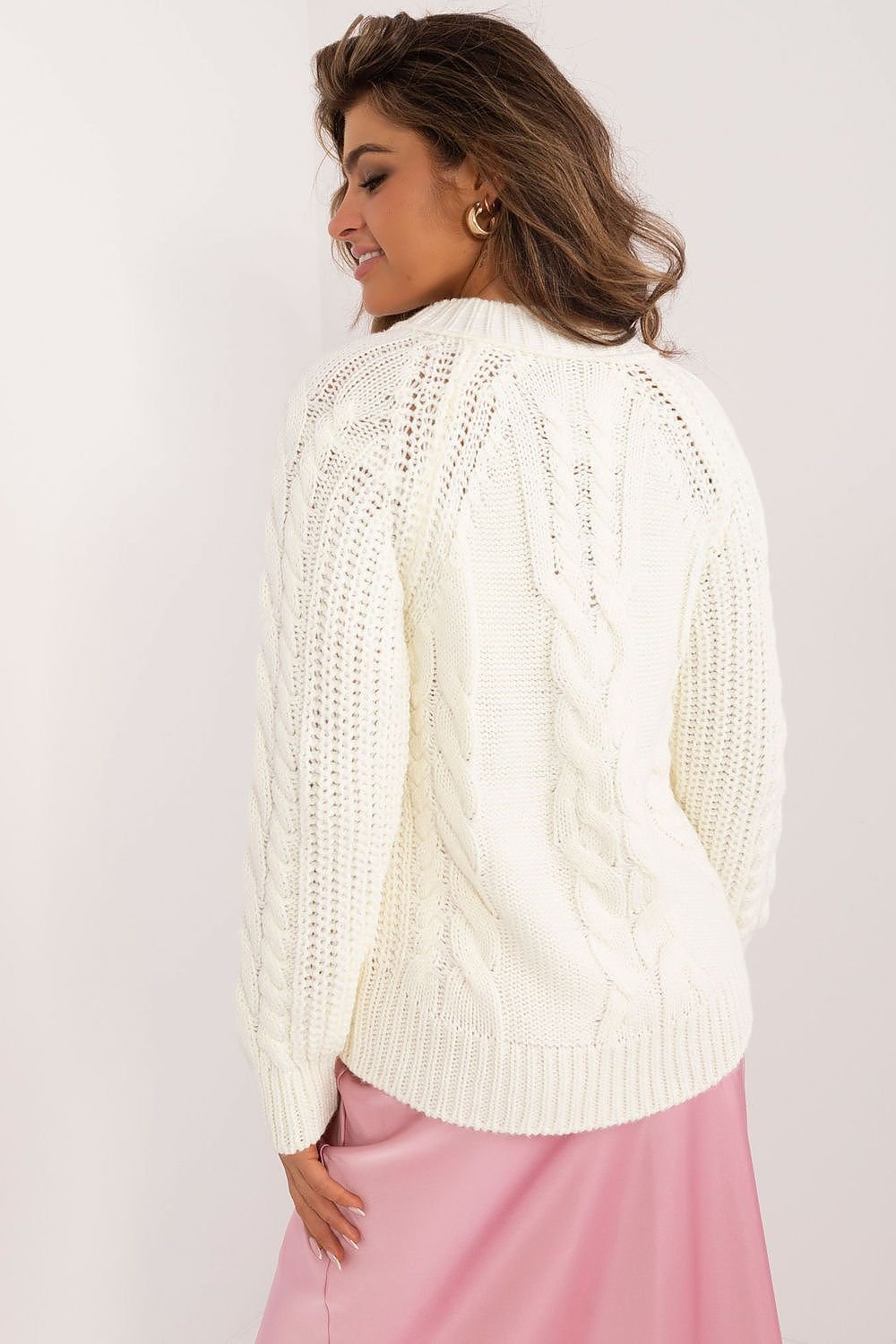 PULL EN LAINE AVEC DÉCOUPE