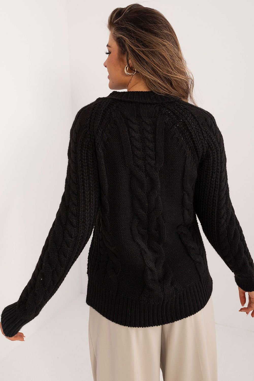PULL EN LAINE AVEC DÉCOUPE