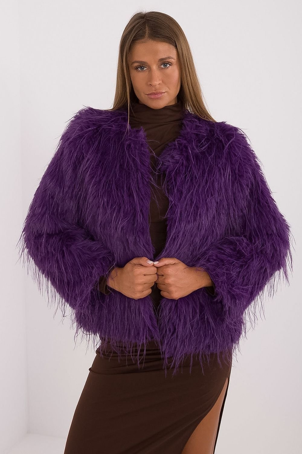 VESTE COURTE EN FAUSSE FOURRURE