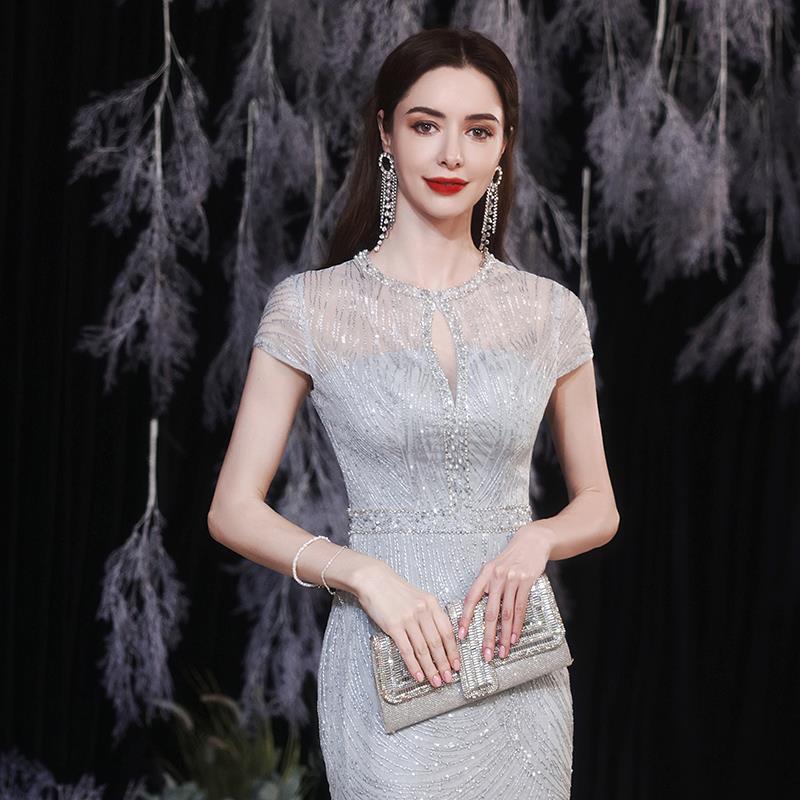 ROBE DE SOIRÉE SIRÈNE À SEQUINS PERLÉE