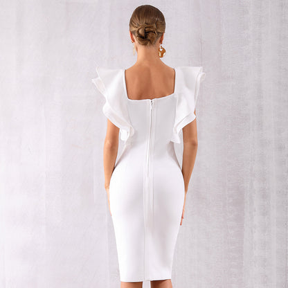ROBE MOULANTE À VOLANTS