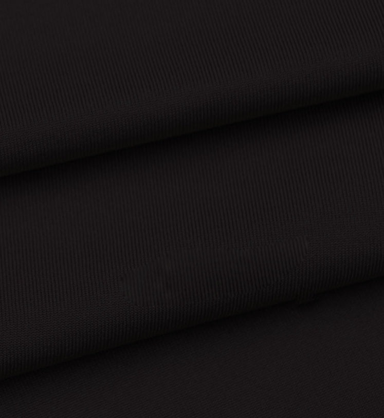 ROBE MOULANTE MI-LONGUE EPAULES OUVERTES