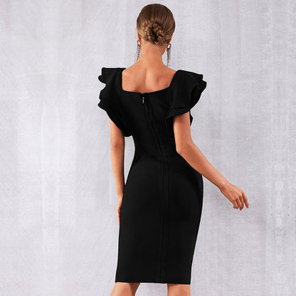 ROBE MOULANTE À VOLANTS