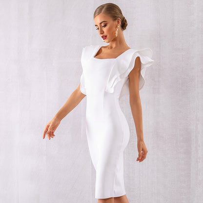ROBE MOULANTE À VOLANTS