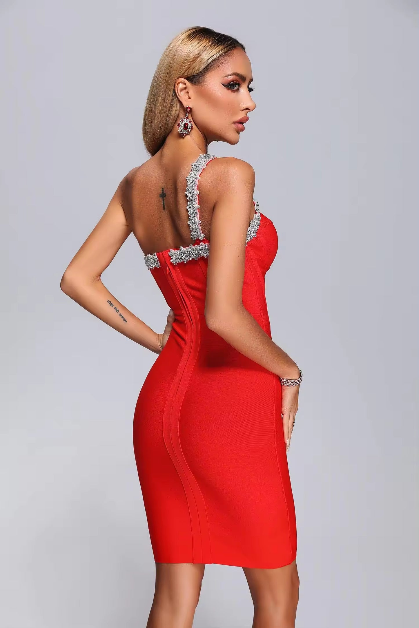 ROBE MOULANTE ROUGE BRETELLES CRYSTAL