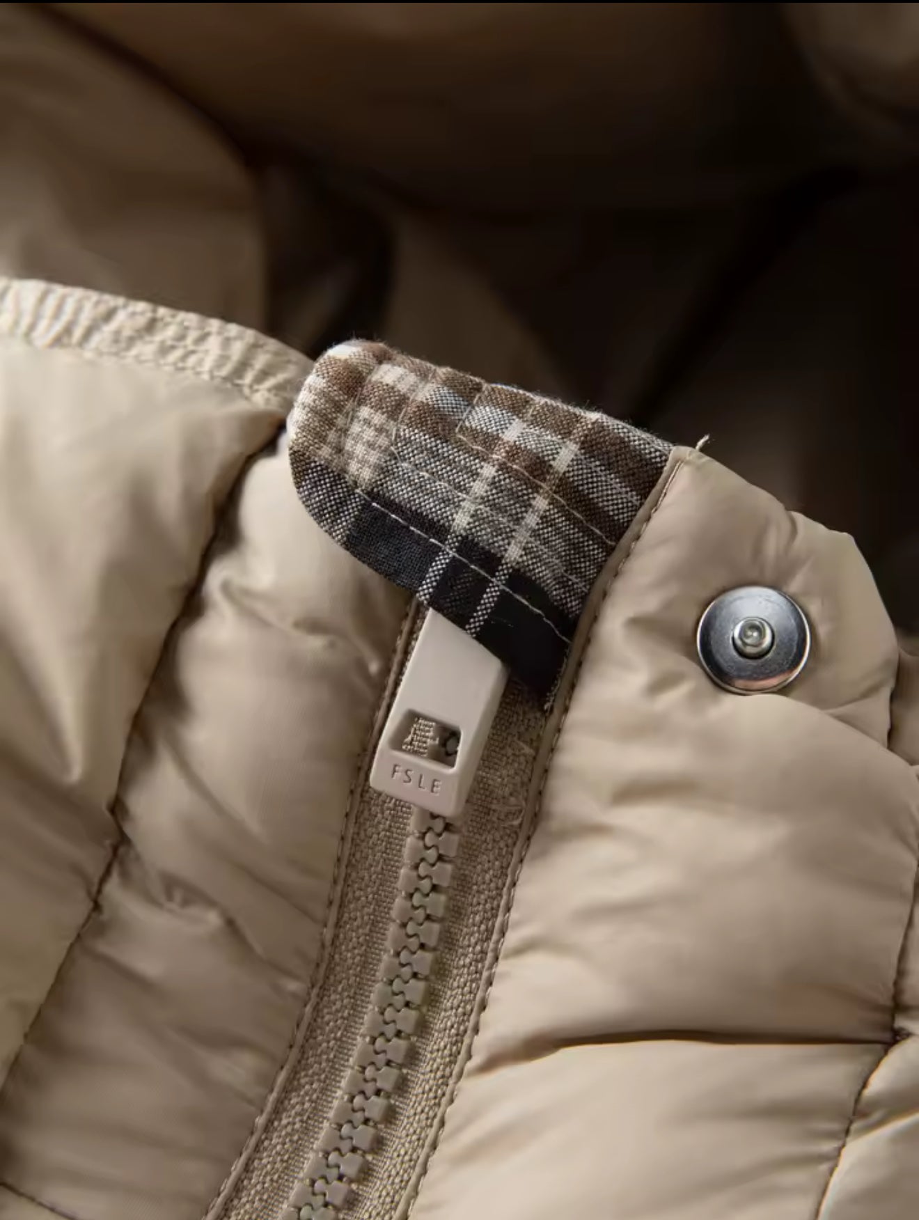 DOUDOUNE À CAPUCHE IMPERMÉABLE