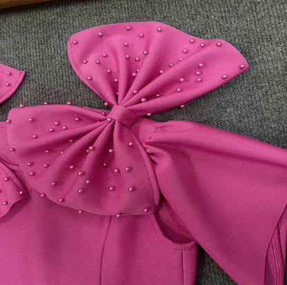 ROBE MOULANTE LONGUE EPAULES PAPILLON
