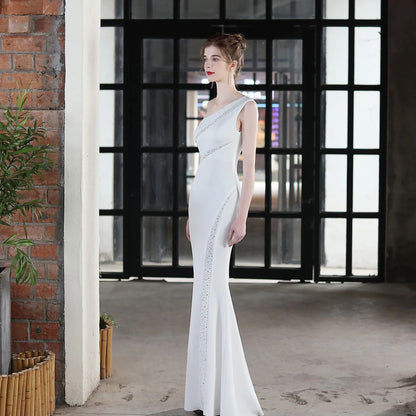 ROBE DE SOIRÉE ASYMÉTRIQUE À STRASS